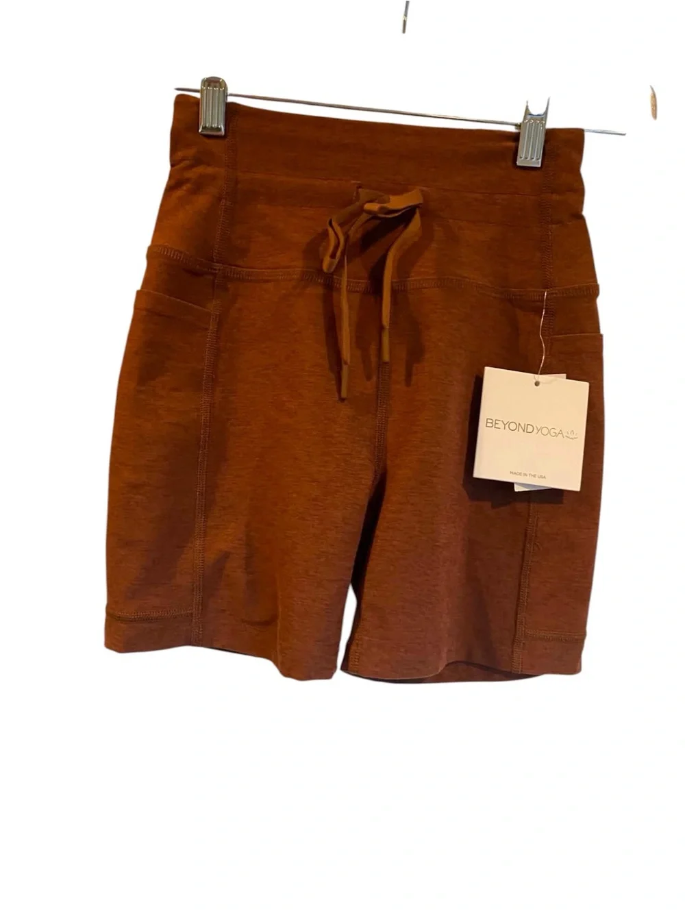 NWT Beyond Yoga Pocket Shorts BROWN Size: Small